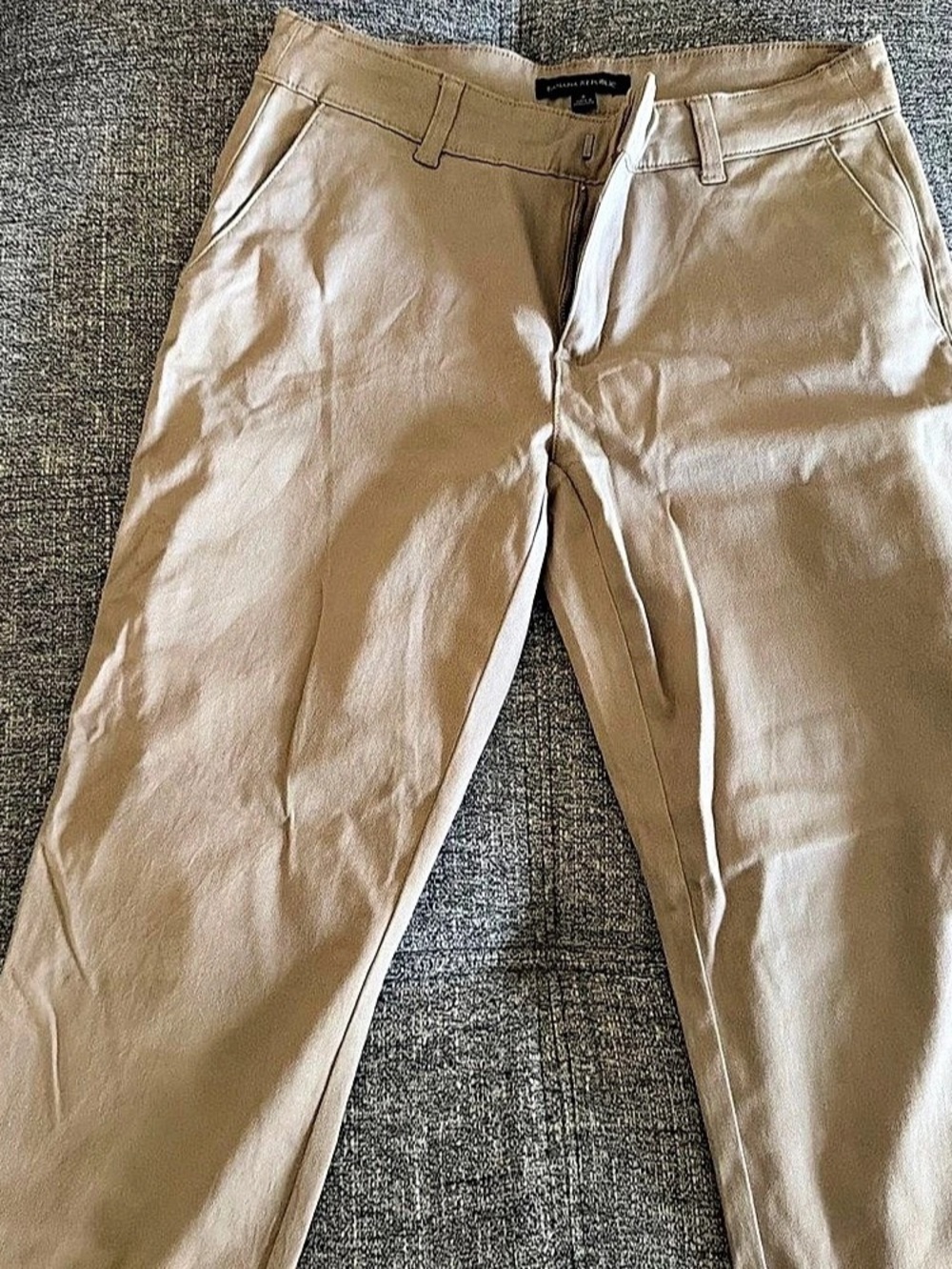 Banana Republic Cropped Pants in Beige Size 6 never worn